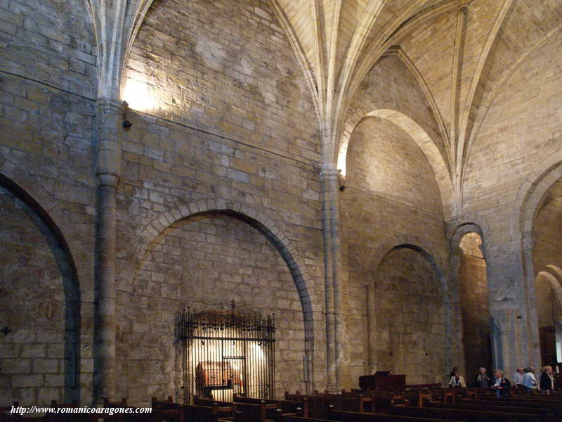 MURO NORTE DEL TEMPLO , CON LA UBICACIN DE LOS RESTOS DE LOS REYES DE NAVARRA